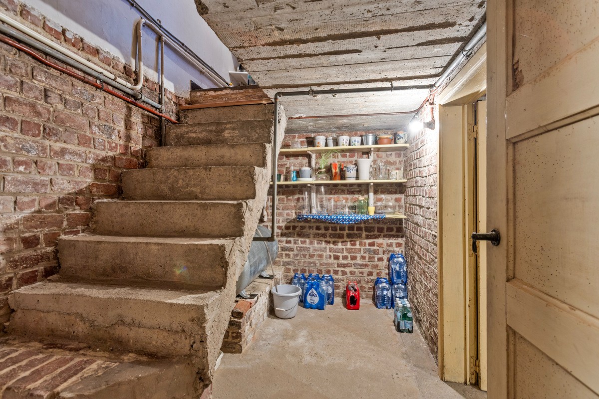 Woning met 5 slaapkamers en grote tuin. 