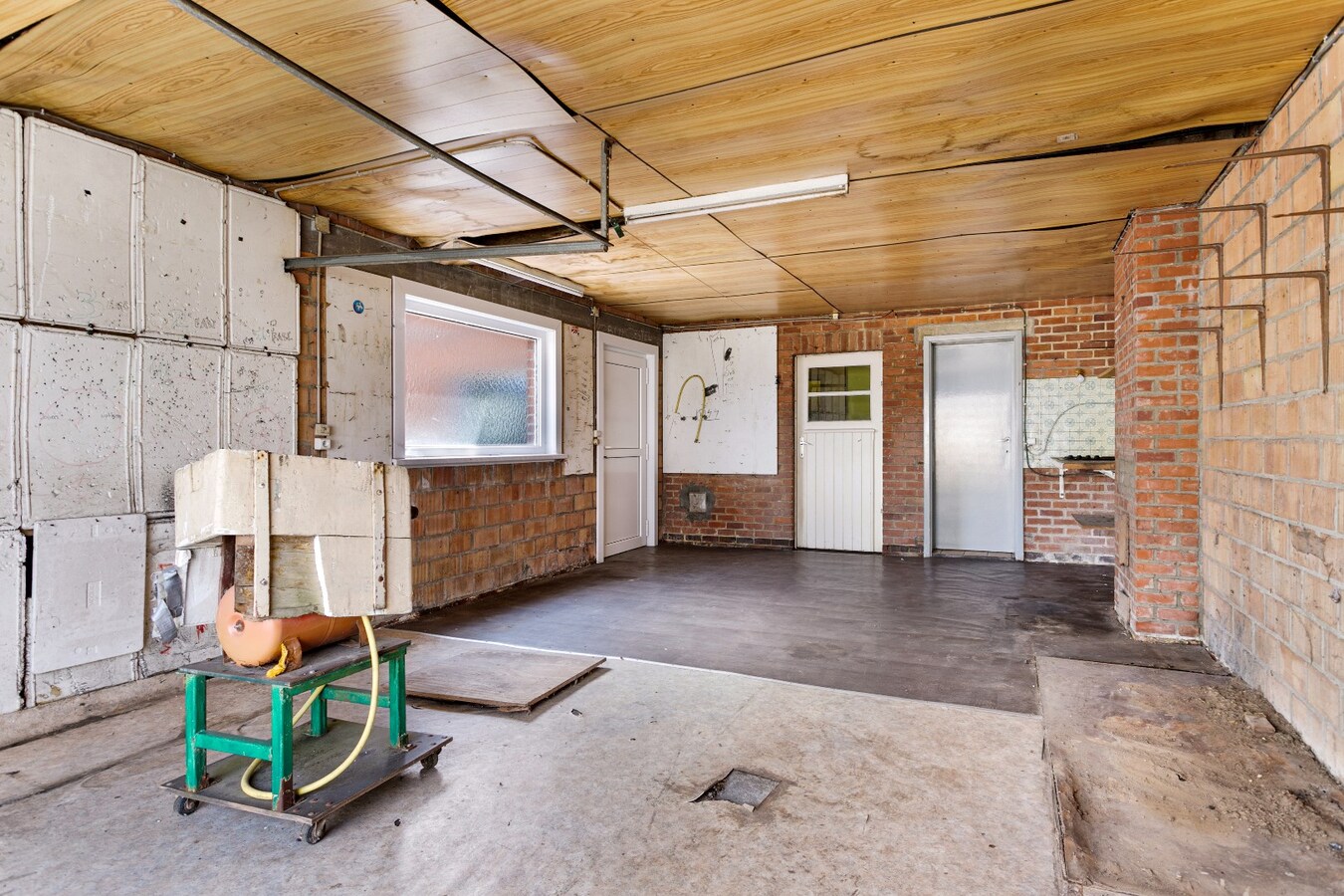 Te renoveren gezinswoning in prachtige villawijk in Mullem 