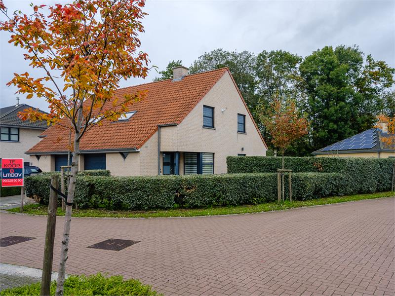 Prachtige, instapklare, halfopen bebouwing in rustige, residentiële wijk in Sleidinge. 