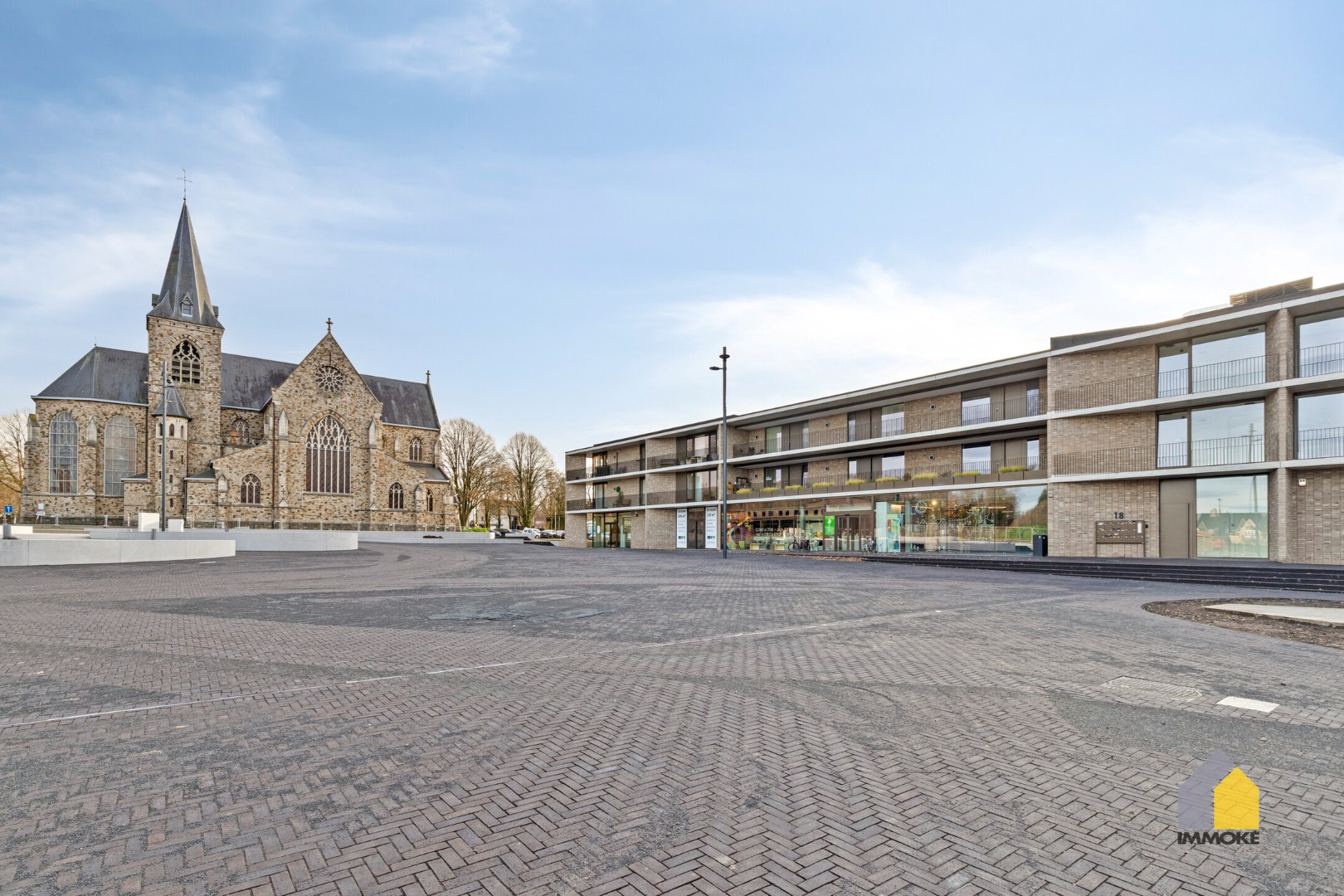 Te renoveren woning met 4 slpks, polyvalente ruimte en knusse tuin. 