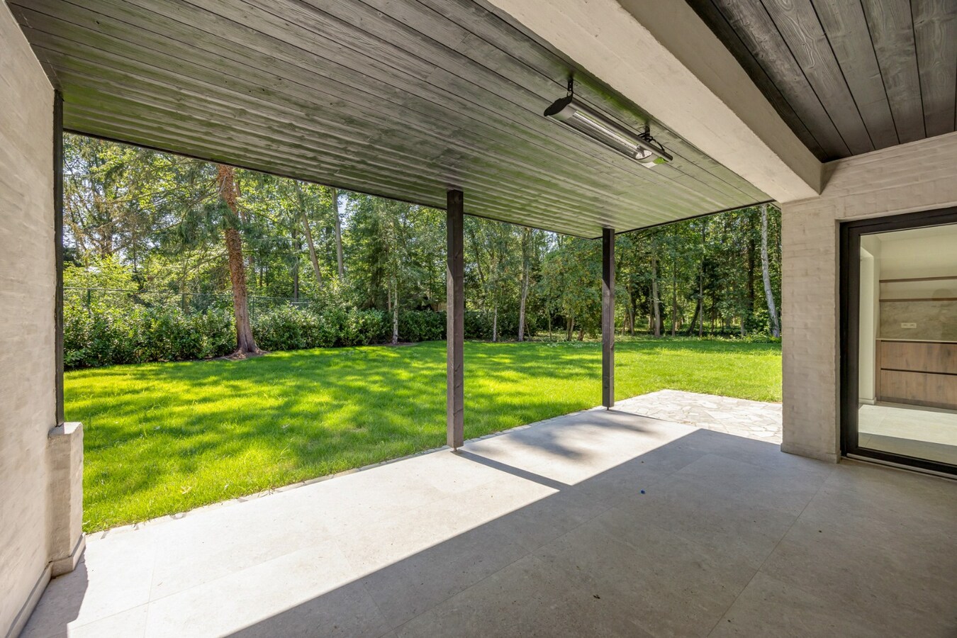 Rustig gelegen eniergiezuinige instapklare luxueuze villa op een West-perceel van 2.198 m² te Zoersel 