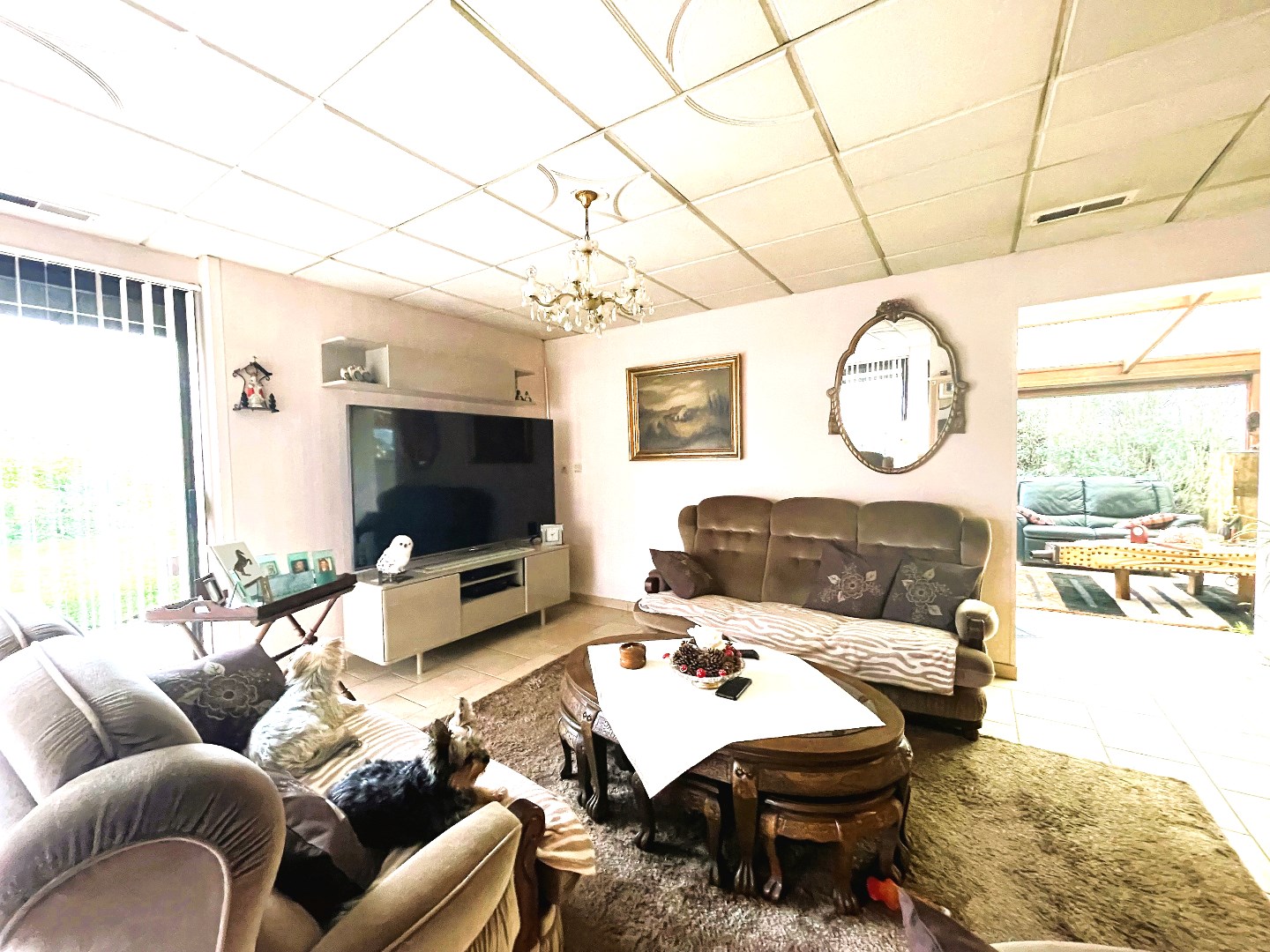 Woning met ruim magazijn op 2266 m² 