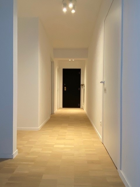 Palcentrum gelegen vernieuwd penthouse met zonneterras uitkijkend op de prachtige St-Michielskerk 