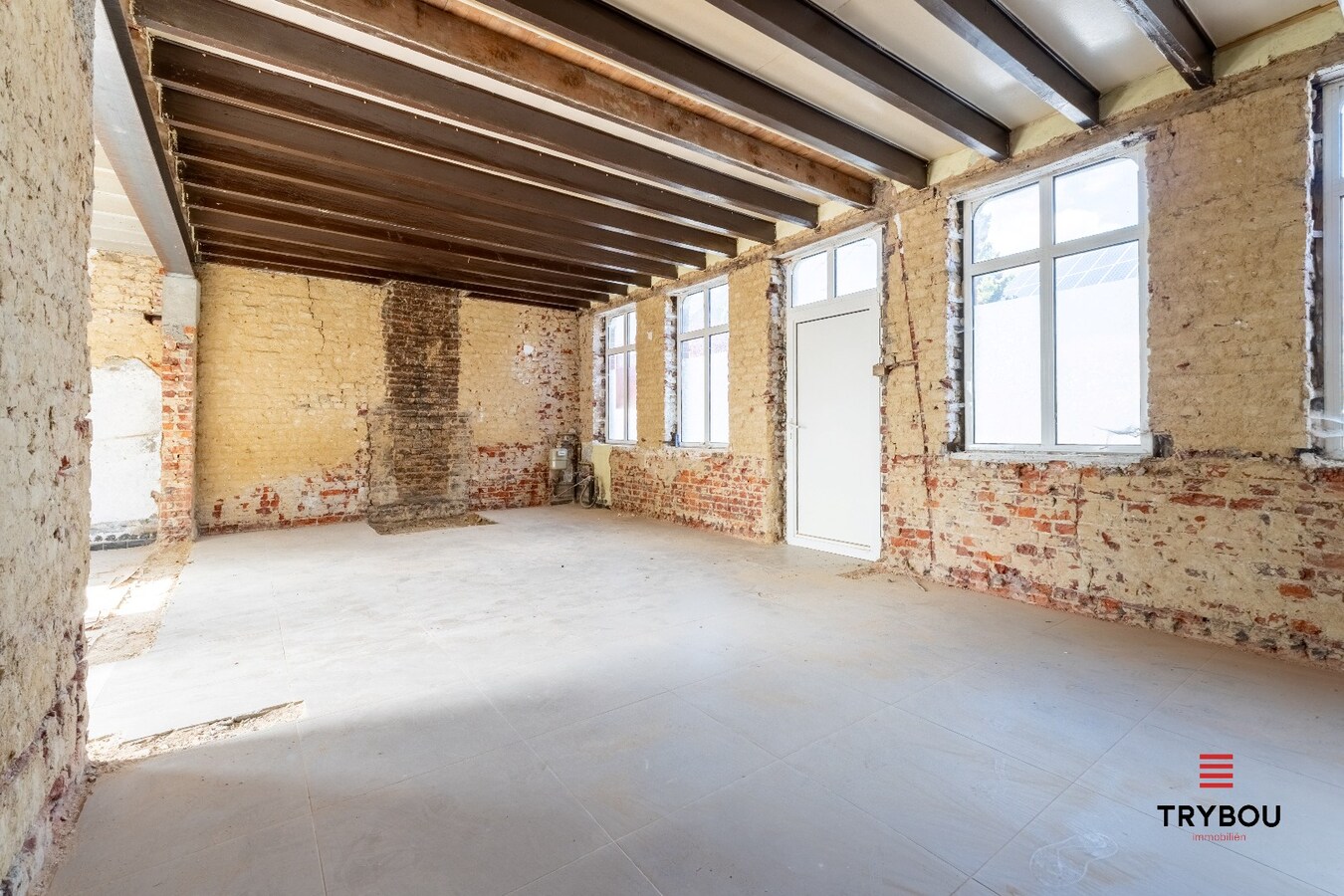 Te renoveren alleenstaande woning op een ruim perceel van 896m² in Houthulst 