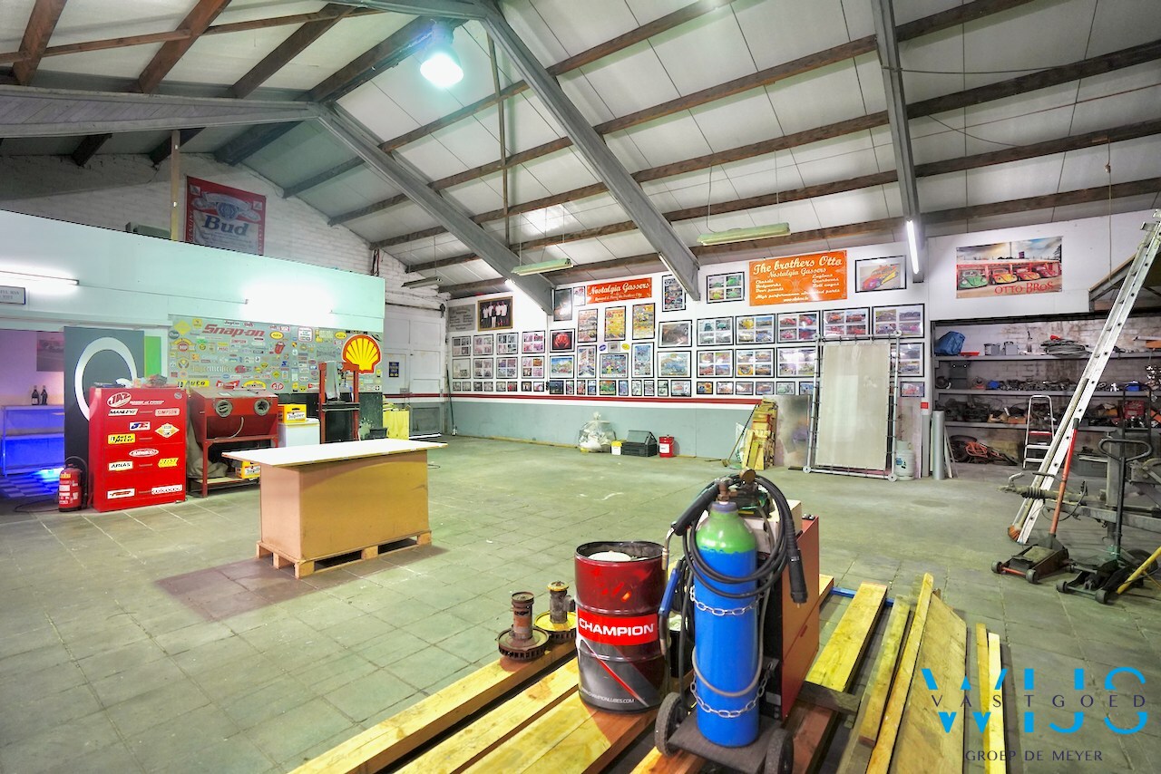 Woonhuis met loods te Sleidinge ! 