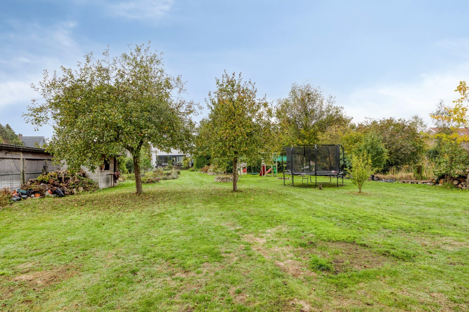 Open bebouwing met 4 slaapkamers, bureau, garage en prachtige tuin in Boutersem – EPC 158 kWh/m² - bewoonbare opp. 282 m² 