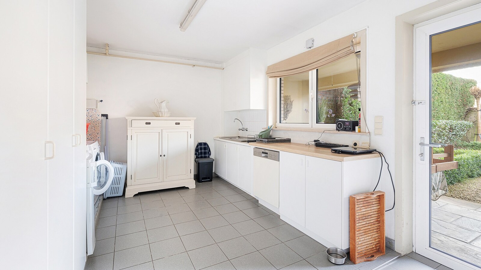 Ruime gezinswoning met inpandige garage en gezellige tuin. 