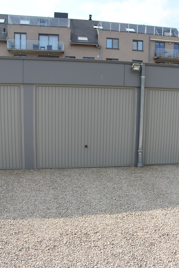 Mooi appartement met 2 SLK en garage. 