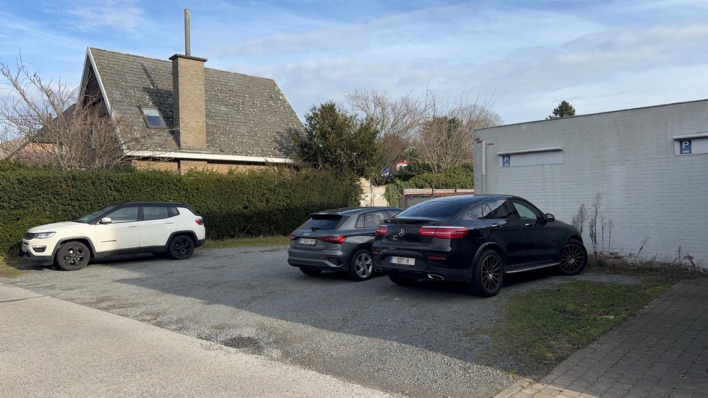 Commercieel gelegen handelspand te koop in Deinze (Astene)