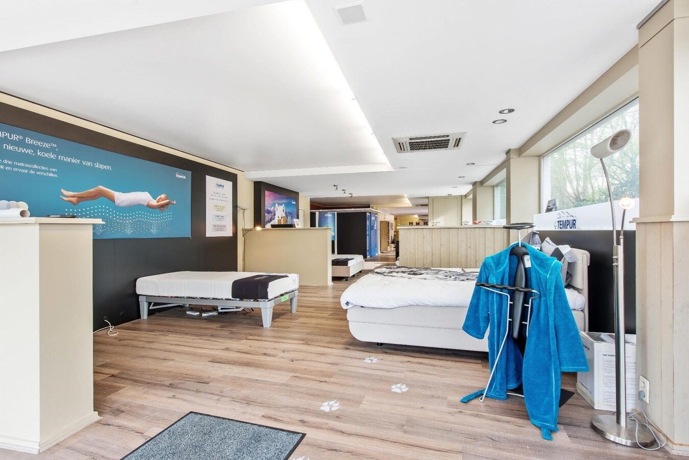 Uitstekend gelegen, gelijkvloerse handelsruimte in het centrum van Diksmuide 