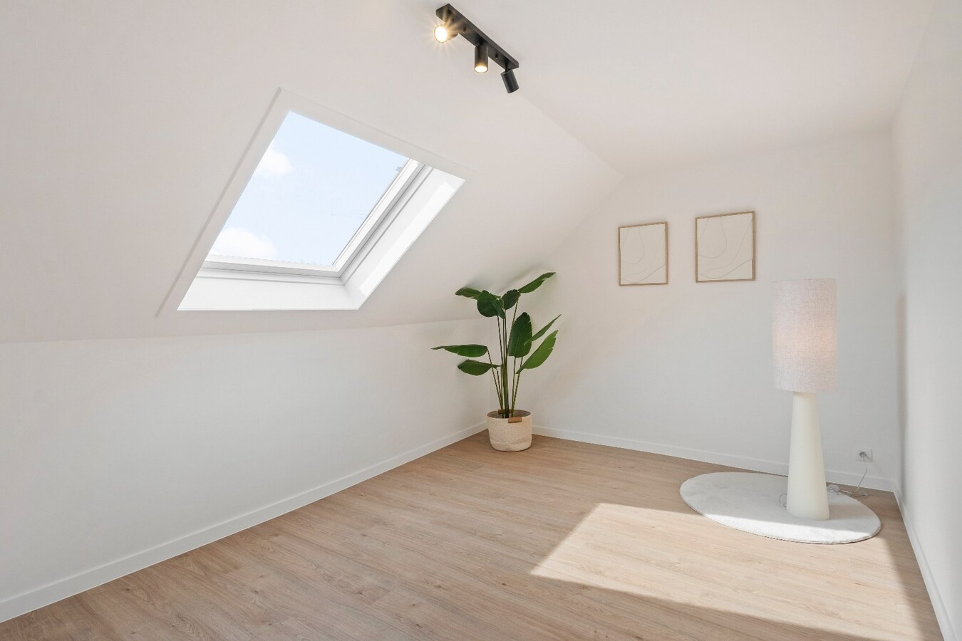 Instapklare ruime woning met tuin nabij de Leie ! *** NONO INSPIRED *** 