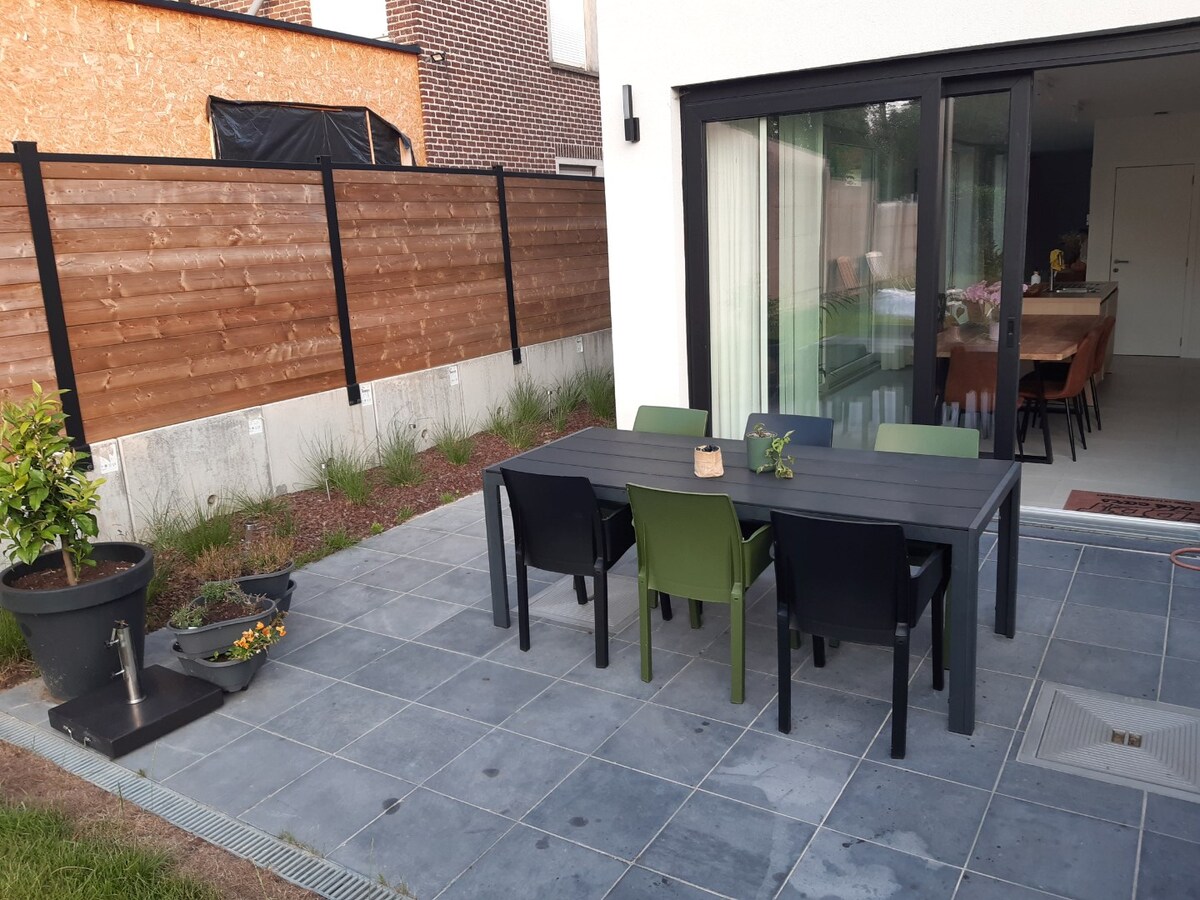 Lichtrijke, eigentijdse  Half Open Bebouwing. 