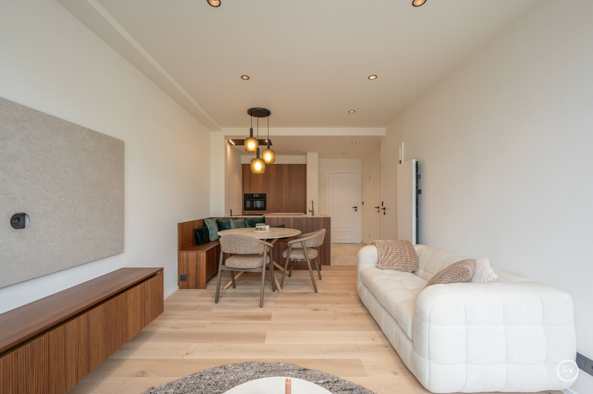 Volledig gerenoveerd 2-kamer appartement  op wandelafstand van de Zeedijk-Albertstrand. 