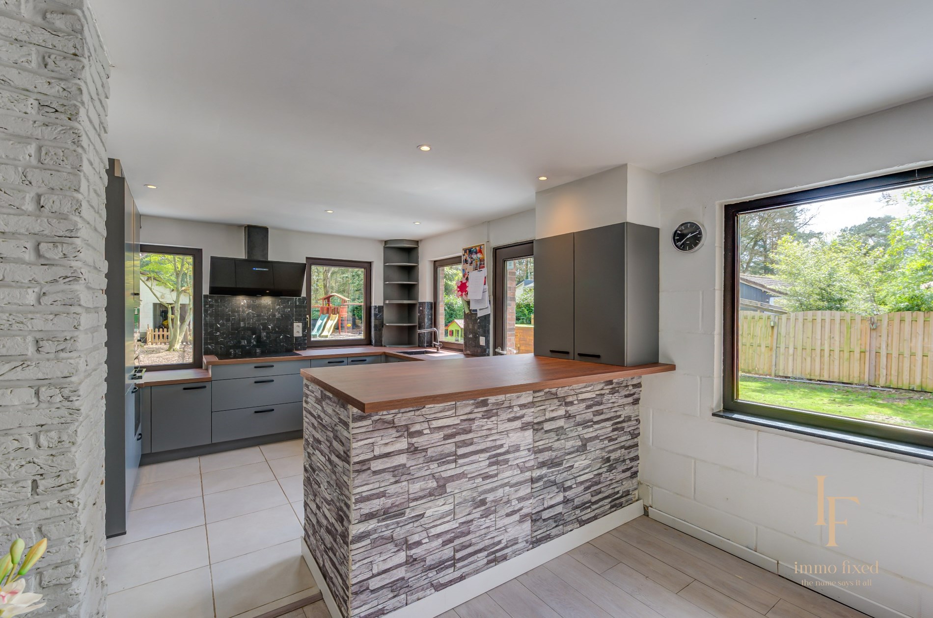 Vrijstaande woning (TE RENOVEREN) op 1400m2 grond te Schilde! 