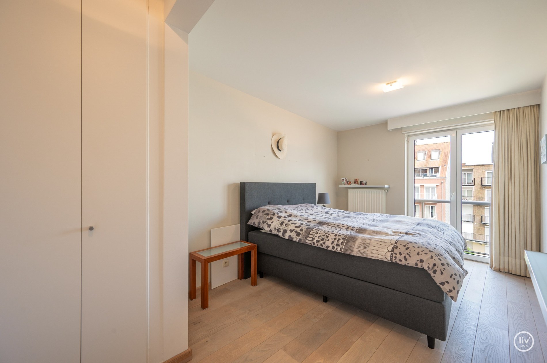 Aangenaam, ruim (101m2) appartement met 2 slaapkamers gelegen in het mussenpad te Knokke. 