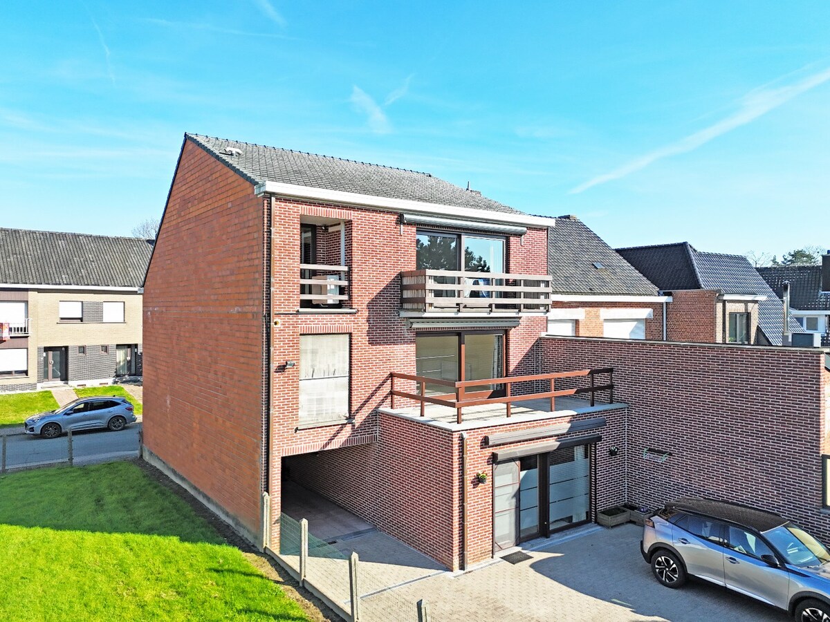 Leuk appartement met groot terras en garage nabij centrum Zottegem 
