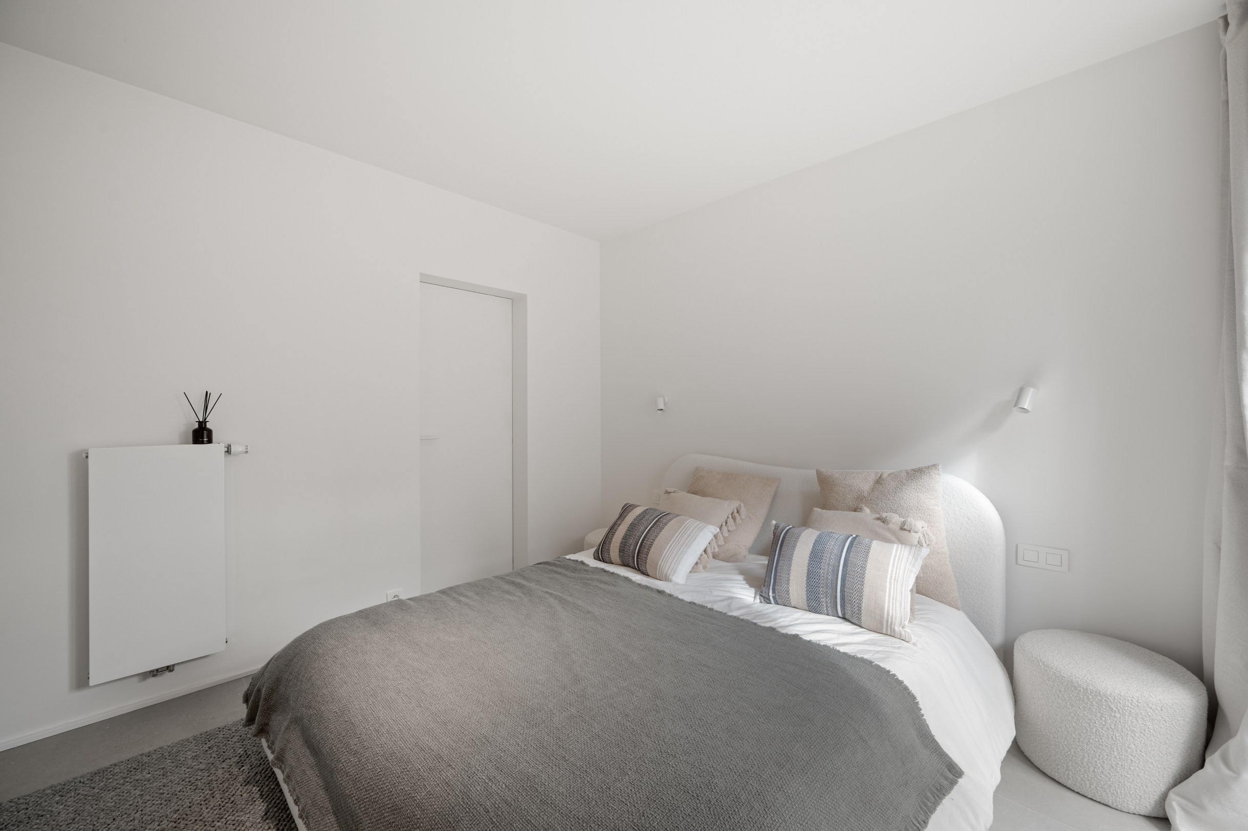 Appartement de vacances confortable et magnifiquement rénové avec vue frontale sur la mer, situé près de la place Rubens. 