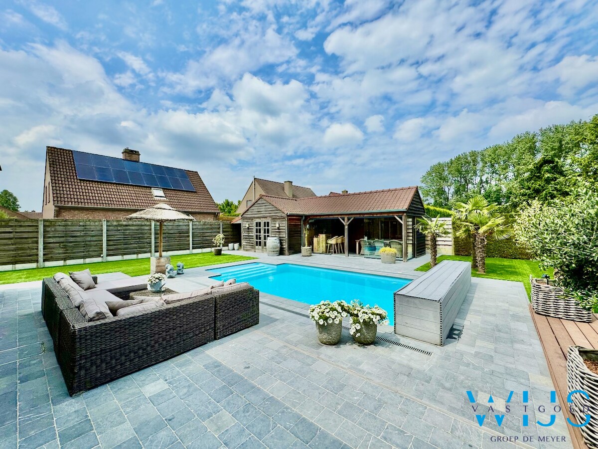 Woonhuis met prachtig zwembad te ERTVELDE ! 