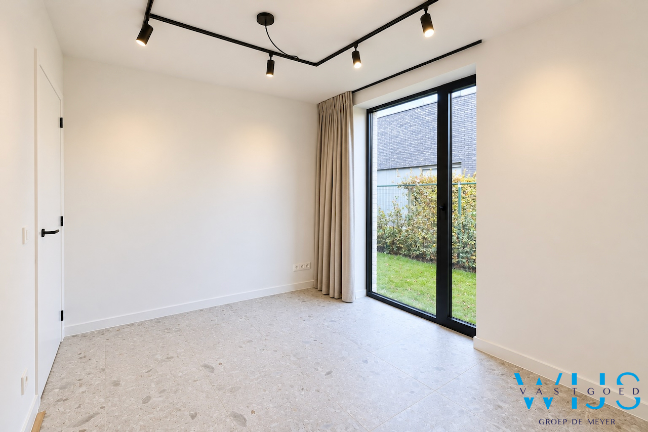 High-end gelijkvloers appartement met tuin te Lembeke ! 