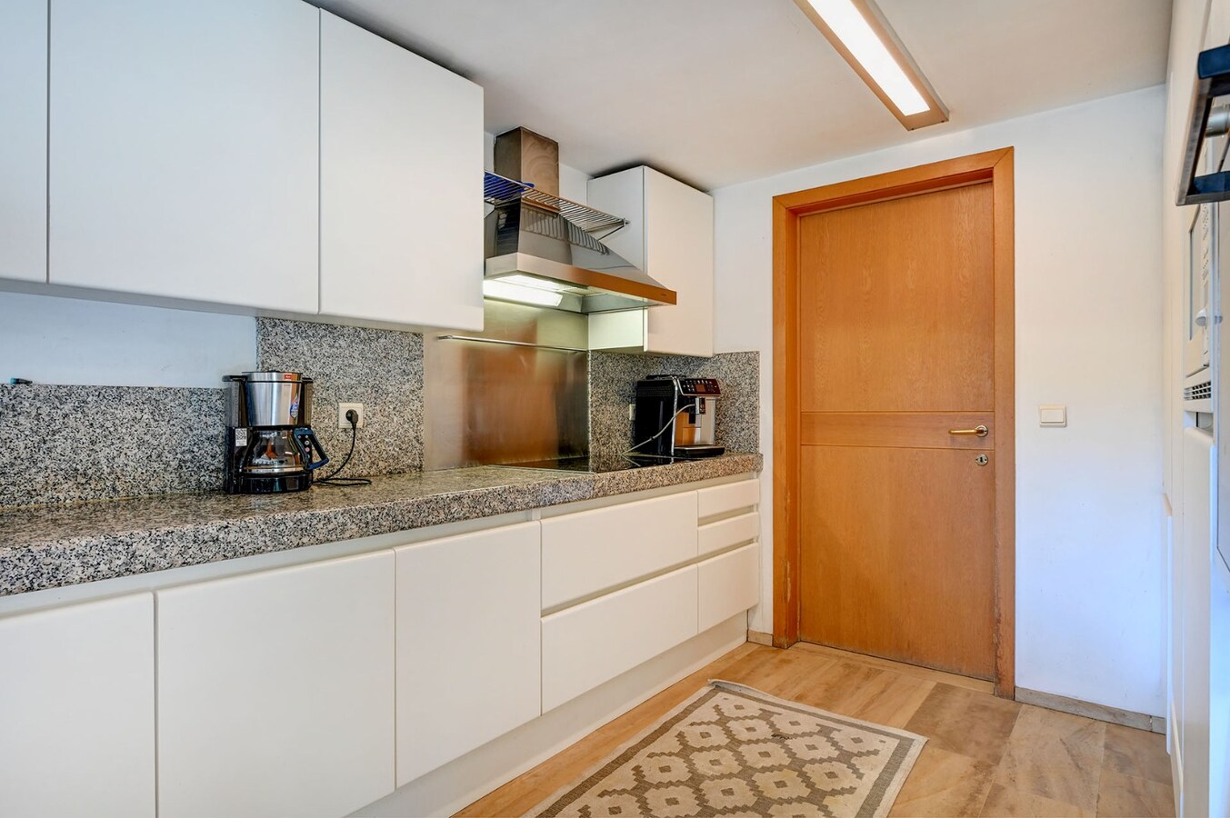 Uitzonderlijk kantoorgebouw met woonst 