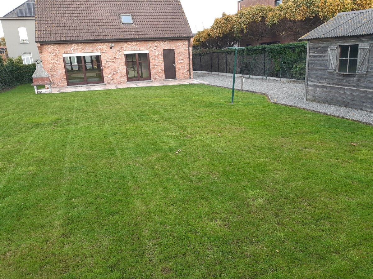 Tijdloze eigendom met tuin (Open Bebouwing). 