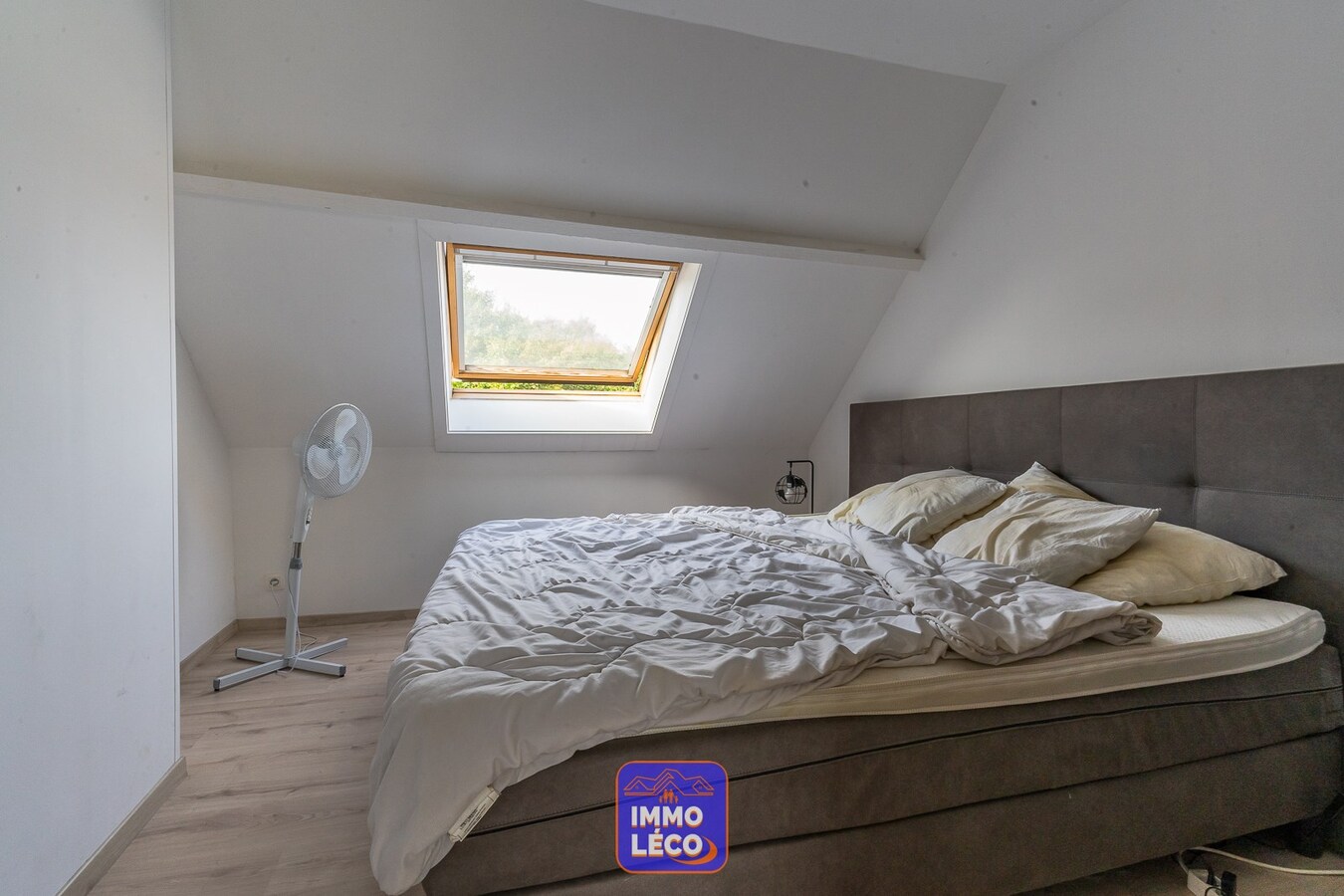 Appartement TRIPLEX trois chambres avec entrée indépendante et garage 