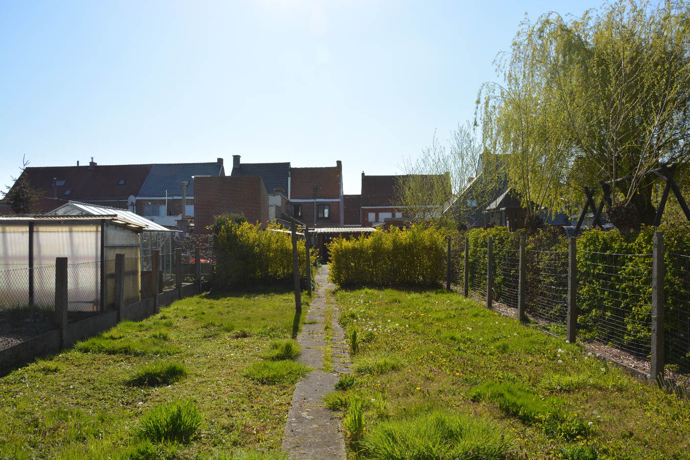Toffe, op te knappen woning met grote tuin 