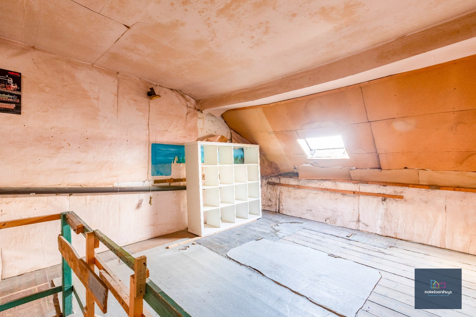 Charmante op te frissen rijwoning met ruime stadstuin 