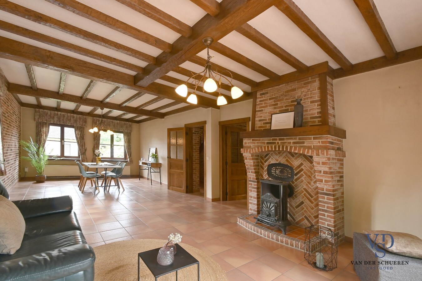 Bijzonder degelijke en ruime villa in doodlopende straat 