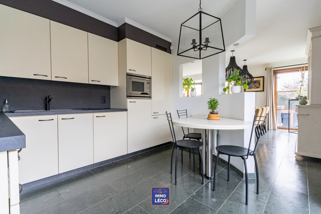 Magnifique villa érigée sur 762m², dans un clos prisé – Coup de cœur ! 