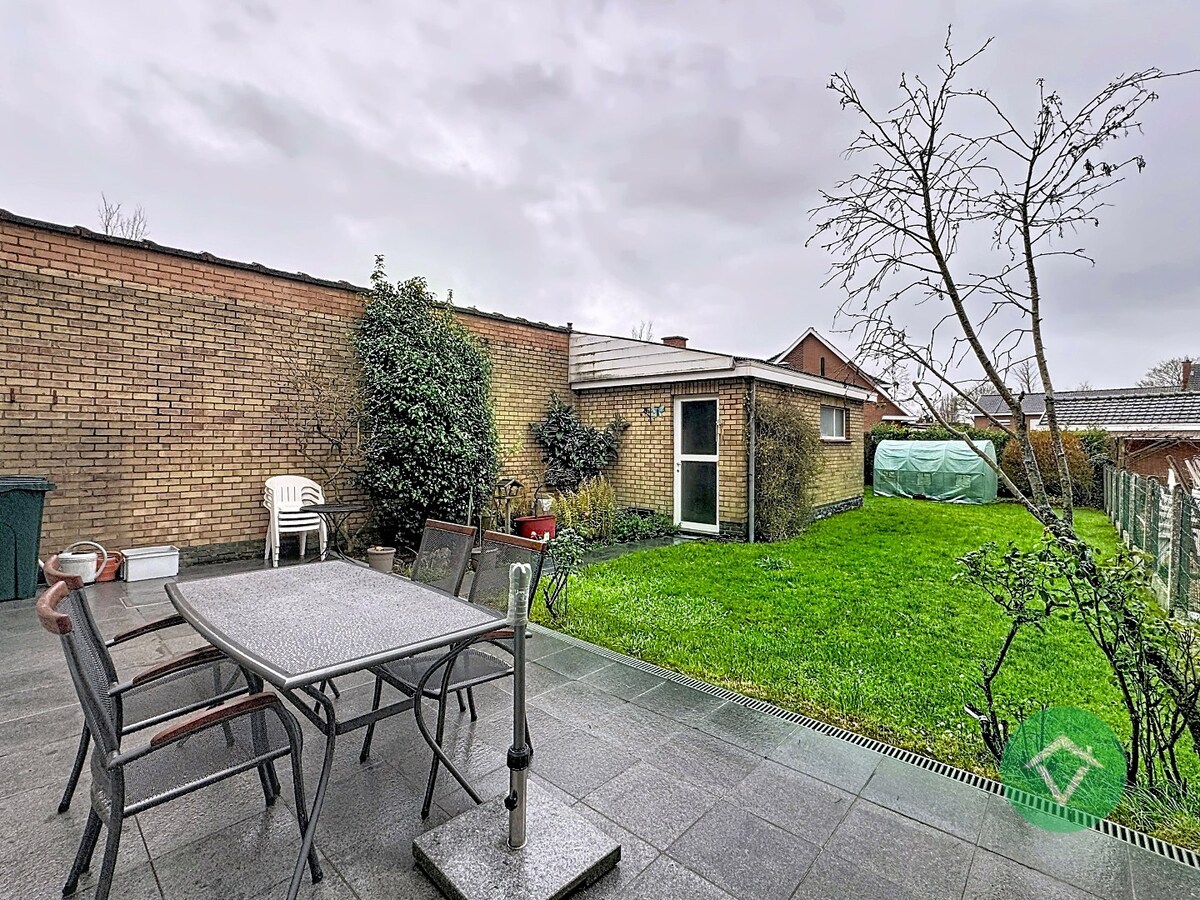 Ruime rijwoning met tuin, garage en 4 slaapkamers in Roeselare 