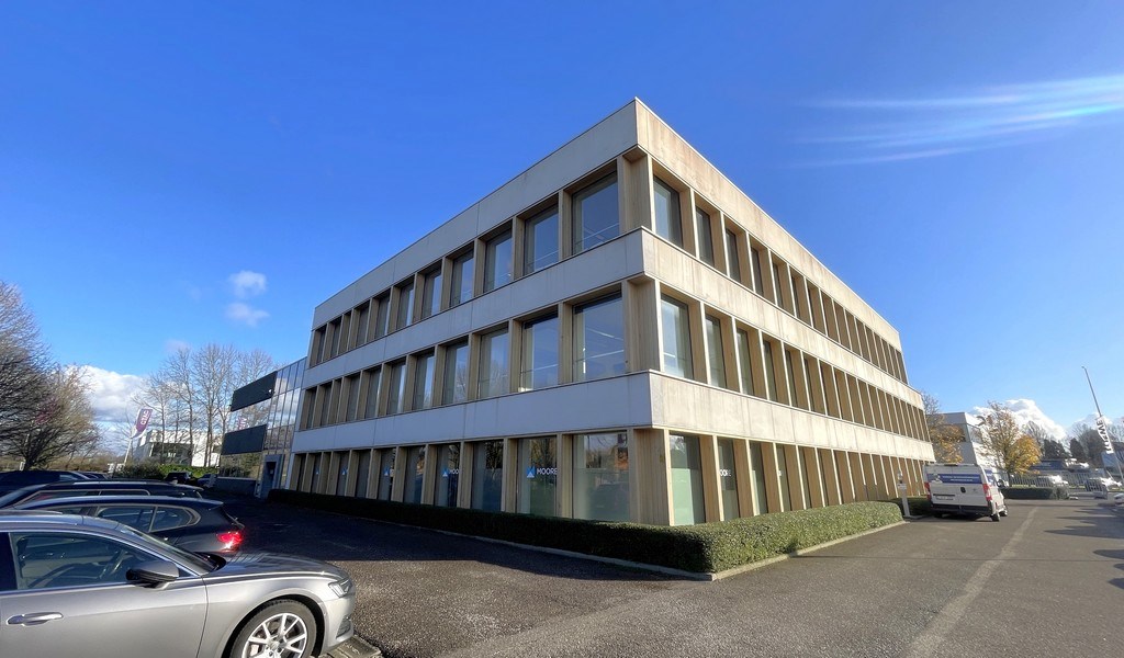 Volledig uitgeruste kantoren te huur langs E313 te Wommelgem