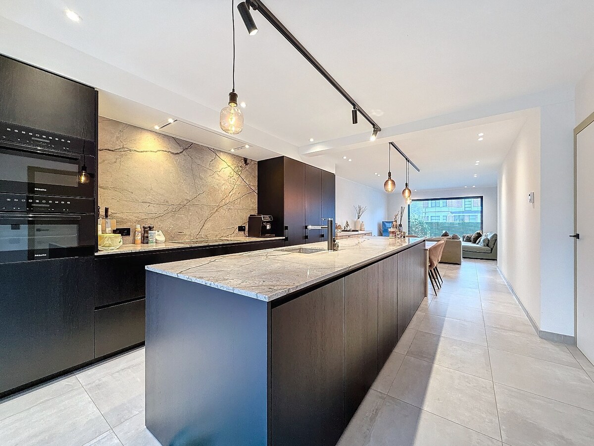 Instapklare HOB met garage en tuin centrum Zottegem 