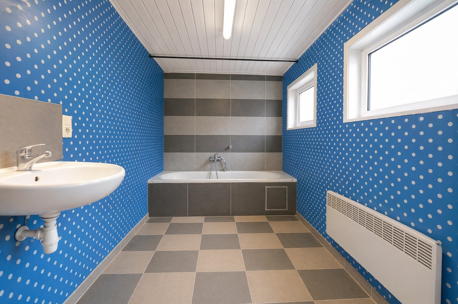 Alleenstaande woning met veel potentieel op 655m² te Houthulst. 