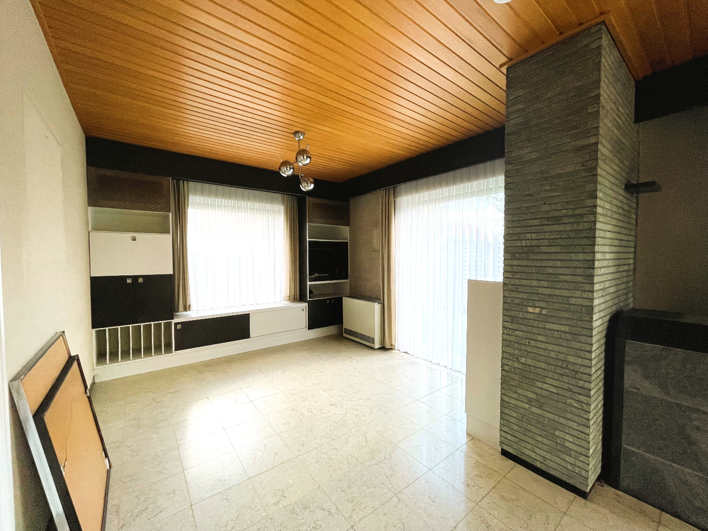 Halfopen bebouwing met 4 slaapkamers en leuke tuin 