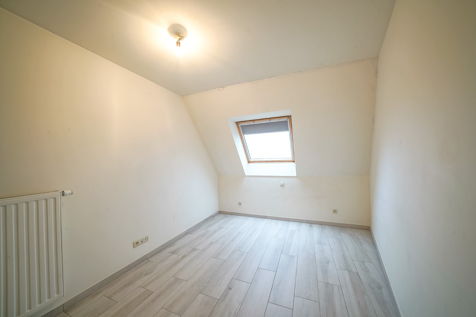 Ruim recent appartement met 4 slaapkamers en 2 badkamers. 