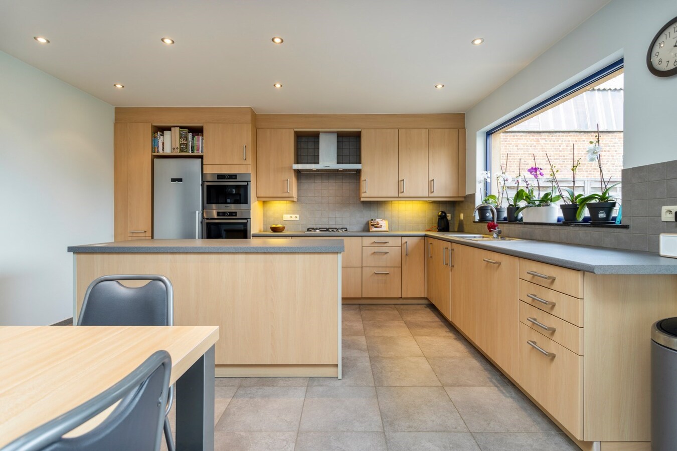 Instapklare burgerwoning met prachtige tuin - 4 slpks 