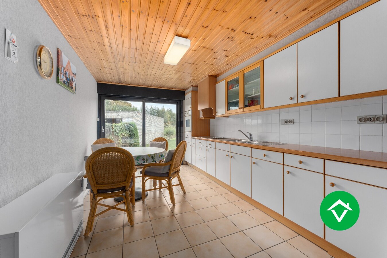 Ruime woning met 5 slaapkamers, diepe tuin en garage te Staden 