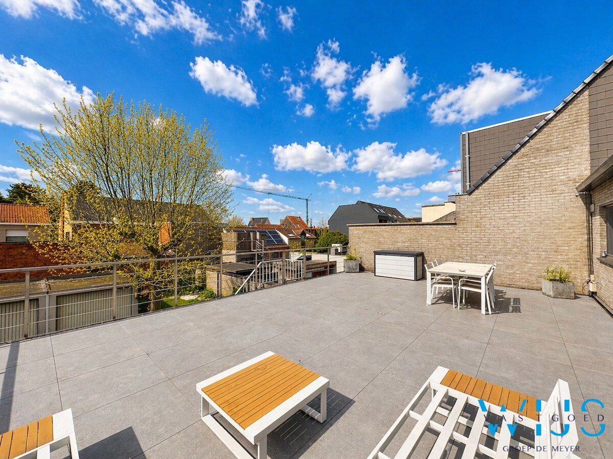 Instapklaar en verrassend ruim appartement op toplocatie in het centrum van Ertvelde! 
