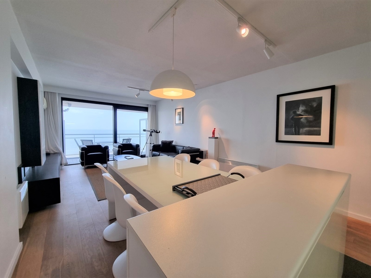 Designappartement met terras op de Zeedijk - Blankenberge 