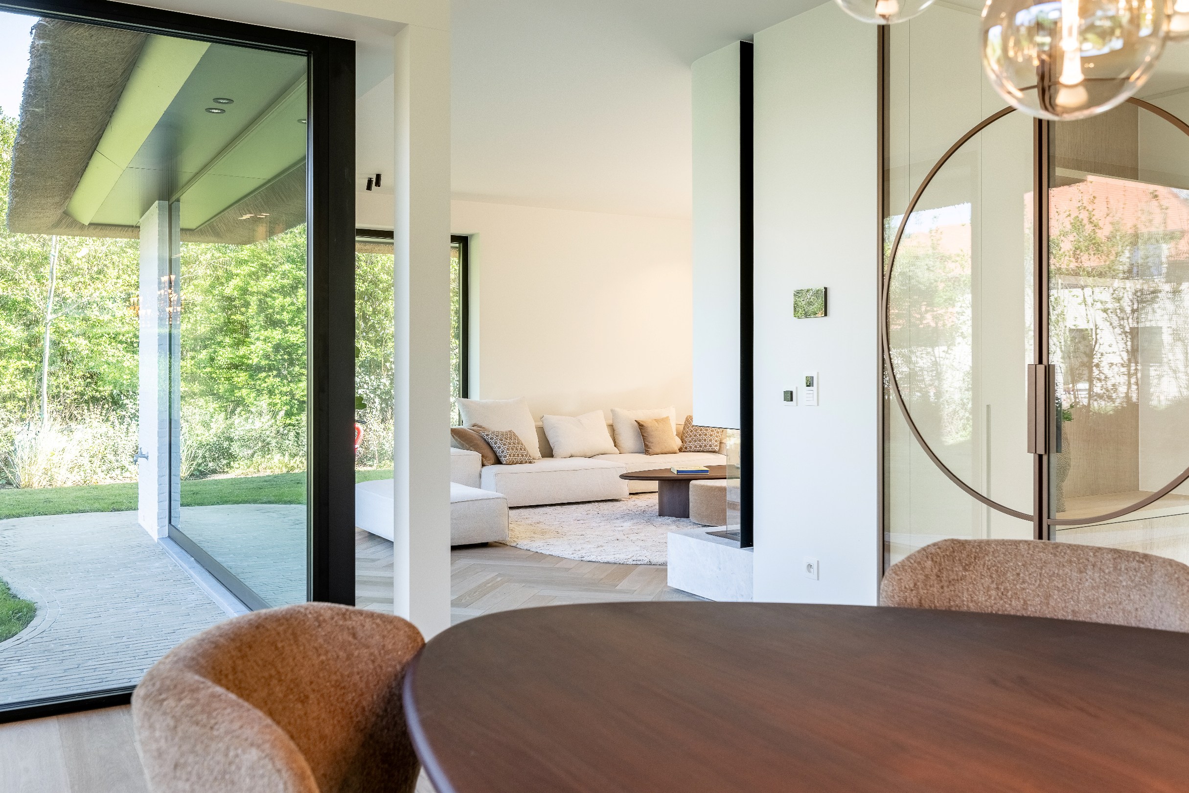 Indrukwekkende nieuwbouwvilla in hartje Zoute op enkele passen van de golf te Knokke. 