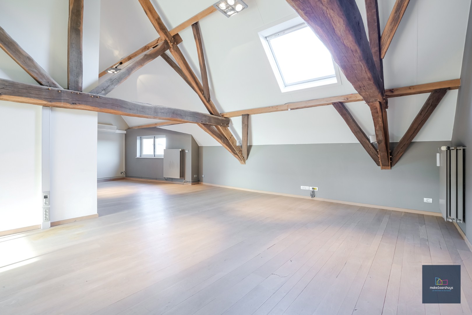 VERHUURD NSCHRIJVEN via de site ; Stijlvolle duplex in de hist. stadskern 