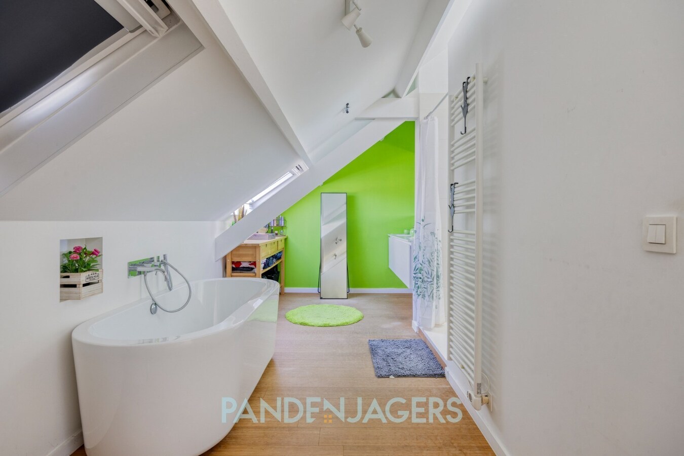 Modern en lichtrijk halfopen bebouwing op uitzonderlijke locatie te Kontich 