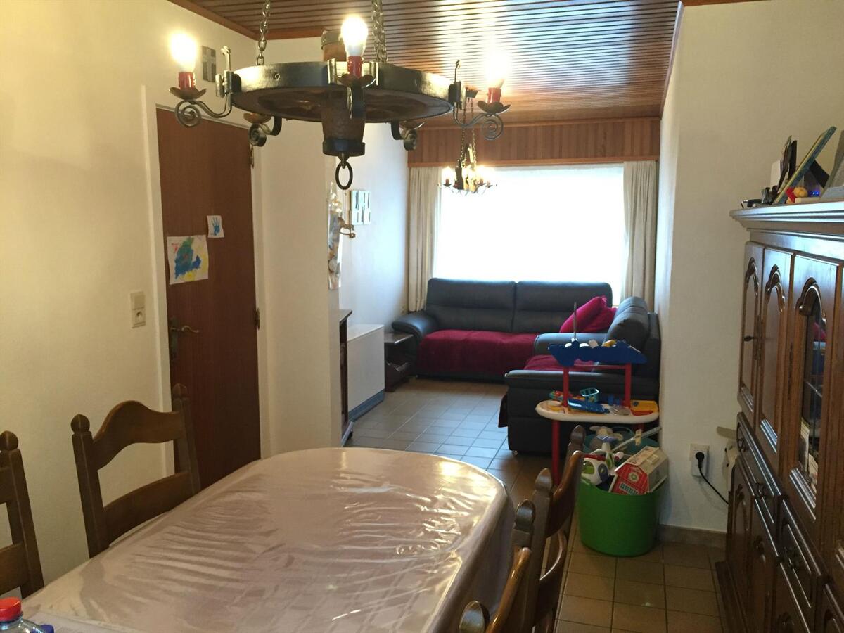 BINNENKORT TE KOOP : GEZELLIGE WONING MET GROTE TUIN TE BREDENE DORP 