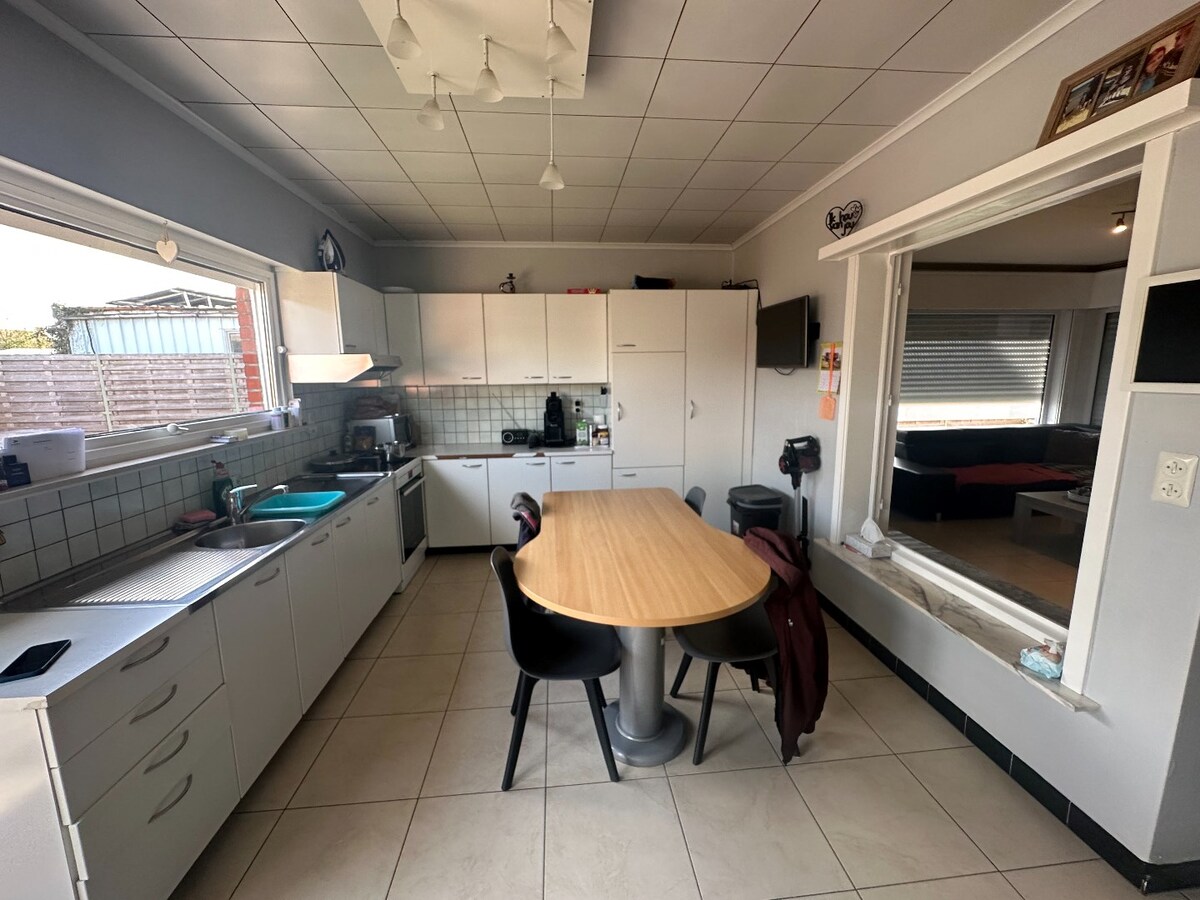 Degelijke halfopen woning met 3 slaapkamers 