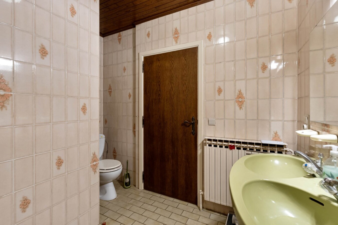 Gelijkvloerse, verzorgde woning gelegen op een perceel van 6a37ca, vlakbij het centrum, scholen, wandel- en fietsroutes 