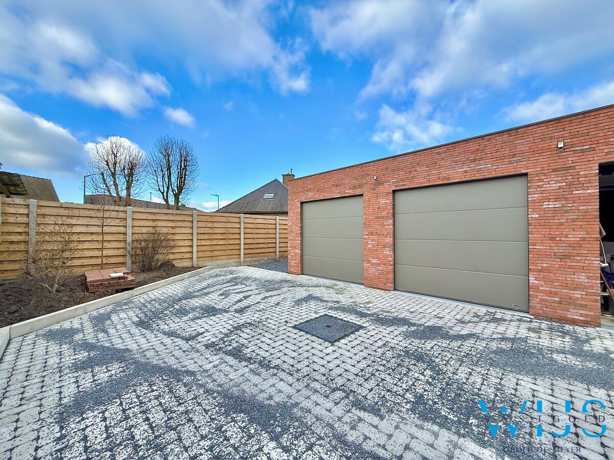 Drieslaapkamer appartement met garage in hartje Ertvelde ! 