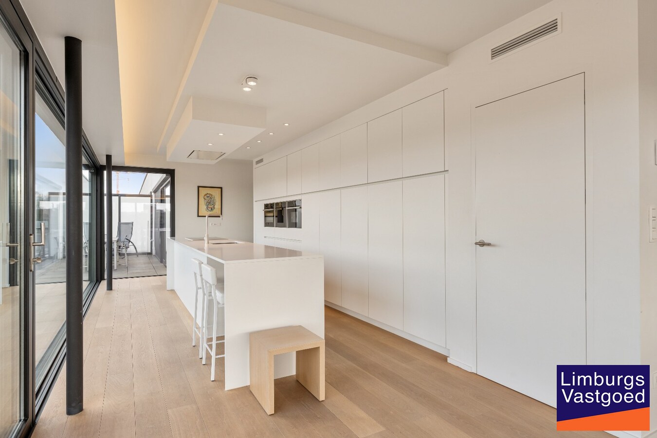 Exclusief penthouse met ruim terras, 2 slpk, dubbele autostaanplaats, centrum Genk 