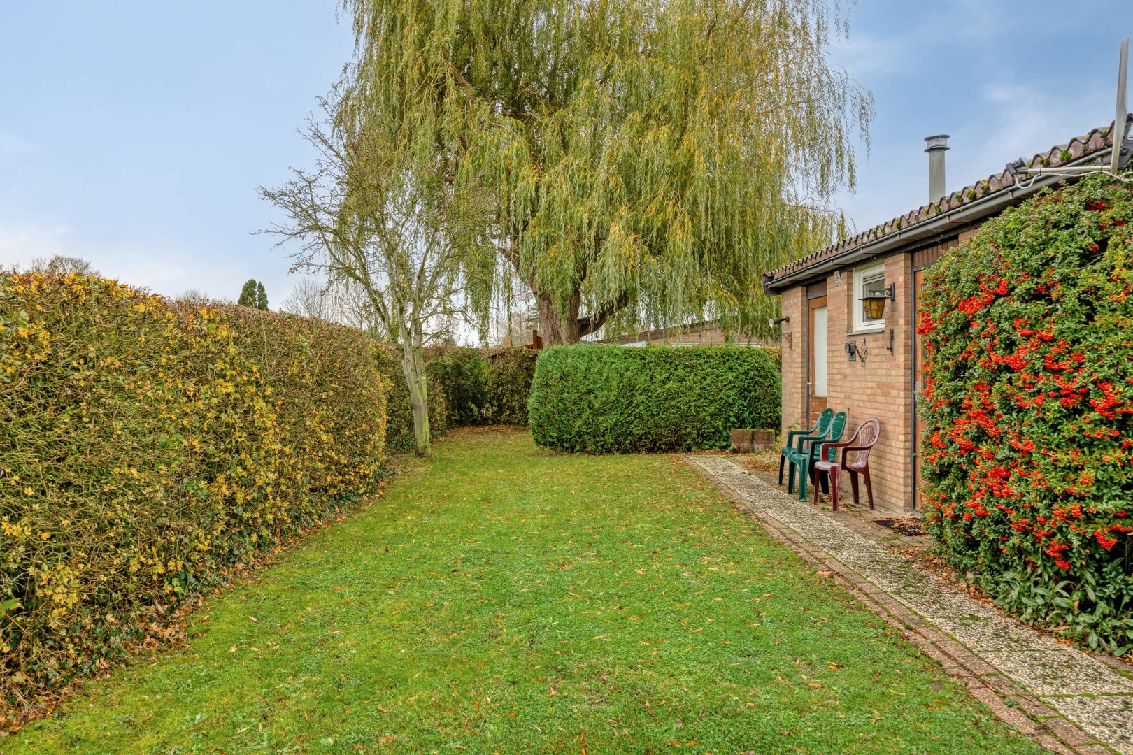 Rustig gelegen vrijstaande bungalow op steenworp afstand van jachthaven en Veerse Meer, deze woning dient gemoderniseerd te worden maar biedt vele mogelijkheden. 