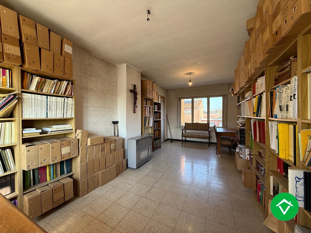 Stevige rijwoning met 4 slaapkamers, tuin en garage te Roeselare 